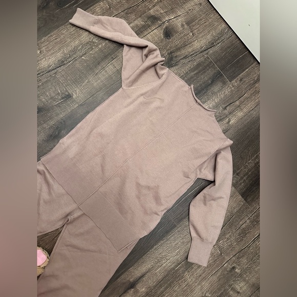 Brown Lounge Set - Picture 3 of 6